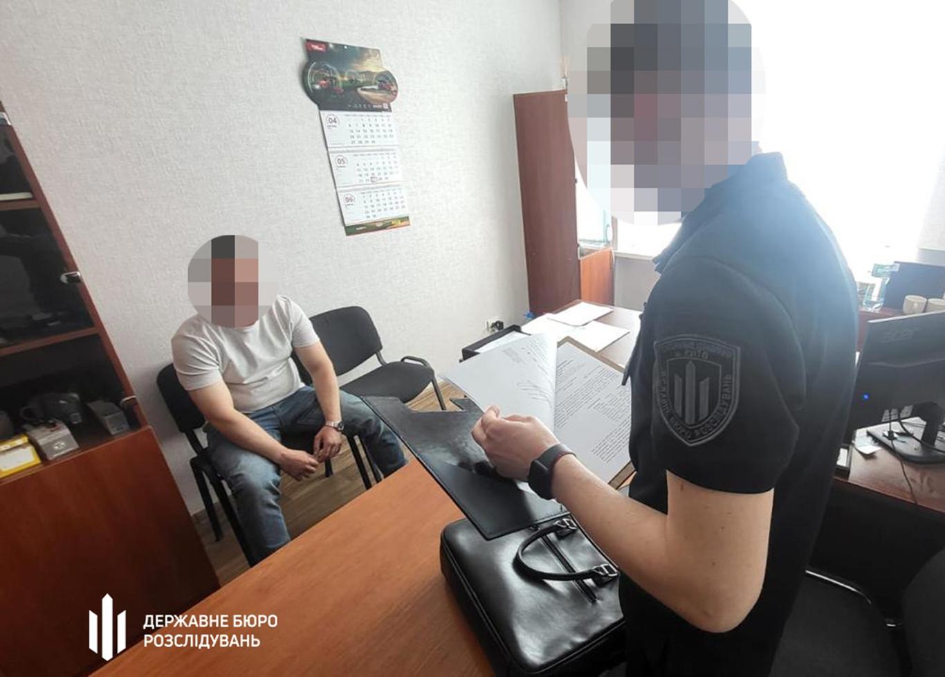 Поліцейського з групи оповіщення підозрюють у побитті чоловіка в кайданках на Черкащині