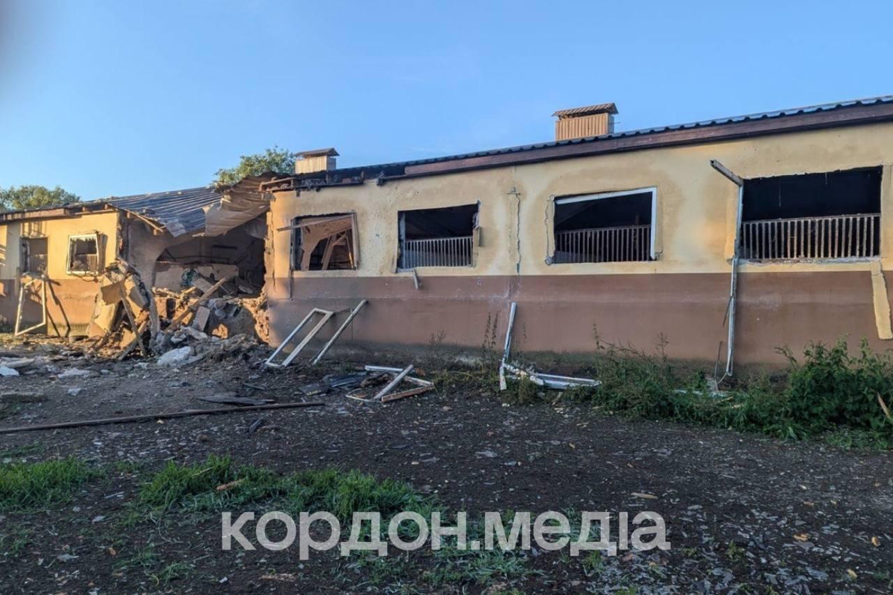 Росіяни атакували кінно-спортивну школу в Сумах, загинули троє коней (ФОТО)