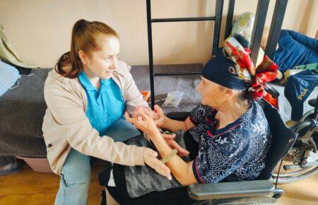  «Якщо пацієнт не може прийти до нас — ми йдемо до нього»: як Карітас України розвиває мобільну реабілітацію