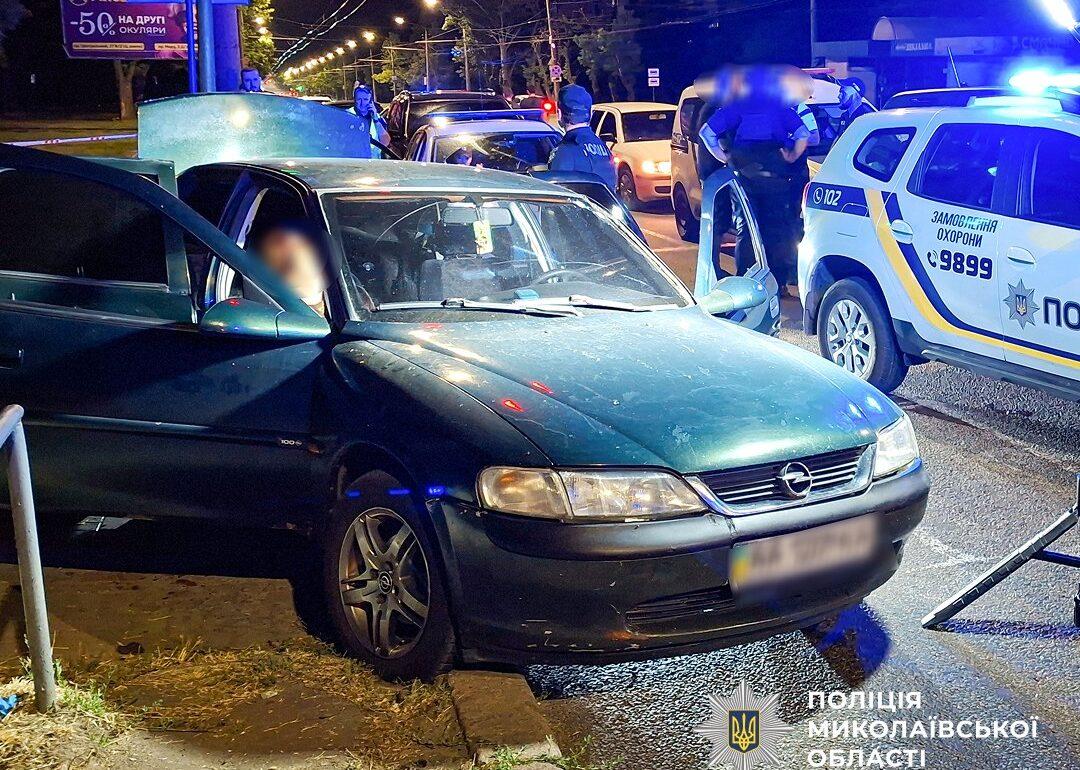 Чилієць застрелив двох колумбійців в автомобілі у Миколаєві (ФОТО, ВІДЕО)