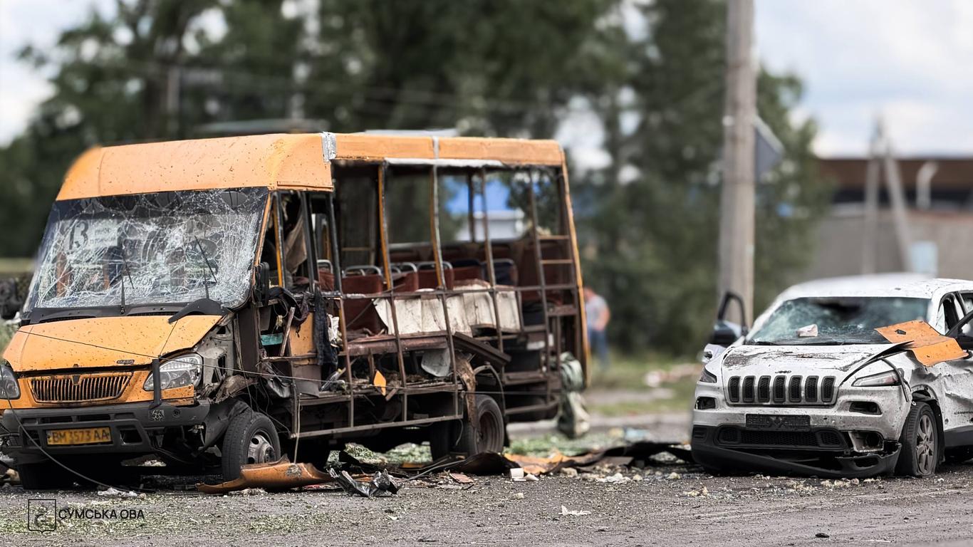 Росіяни вдарили КАБами по Сумах: є загиблі
