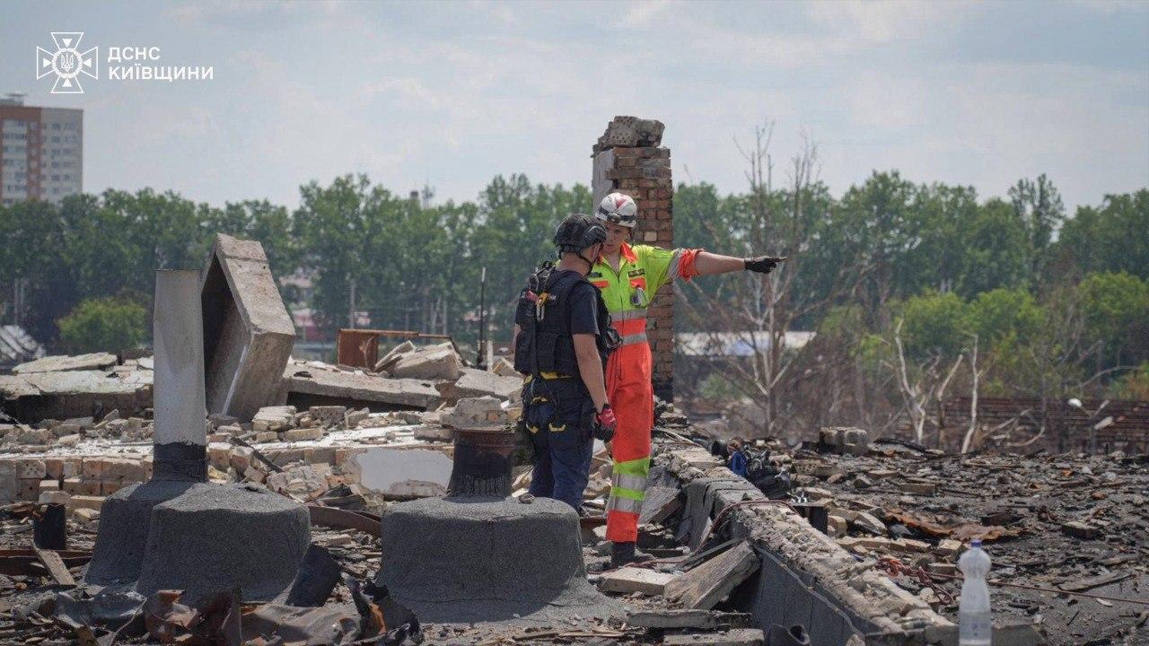 Рятувальники-верхолази та сапери ДСНС провели операцію з обстеження будівель у Вишневому (ФОТО)