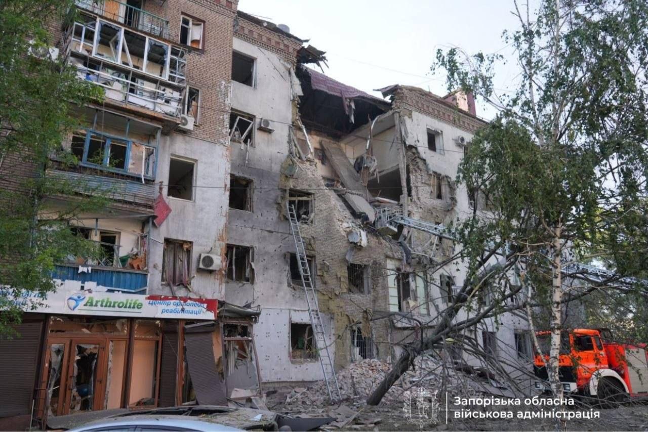 2 людини загинули, щонайменше 10 — поранені внаслідок ворожих ударів по Запоріжжю