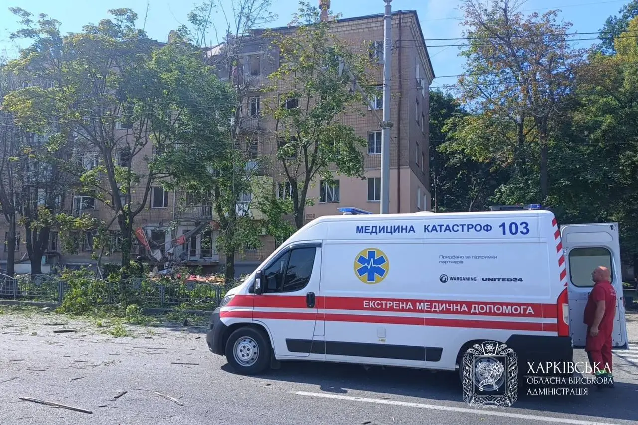 У Харкові росіяни вдарили дроном біля медзакладу
