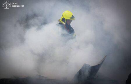 Росіяни вдарили по Одесі: пошкоджено будинок і СТО, загинув чоловік (ФОТО, ВІДЕО))