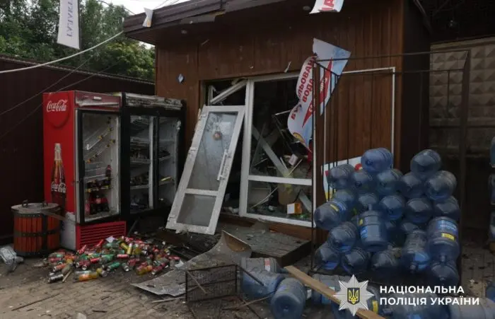 Росіяни скинули три КАБи на Запоріжжя — пошкоджене підприємство, поранено дітей (ФОТО)