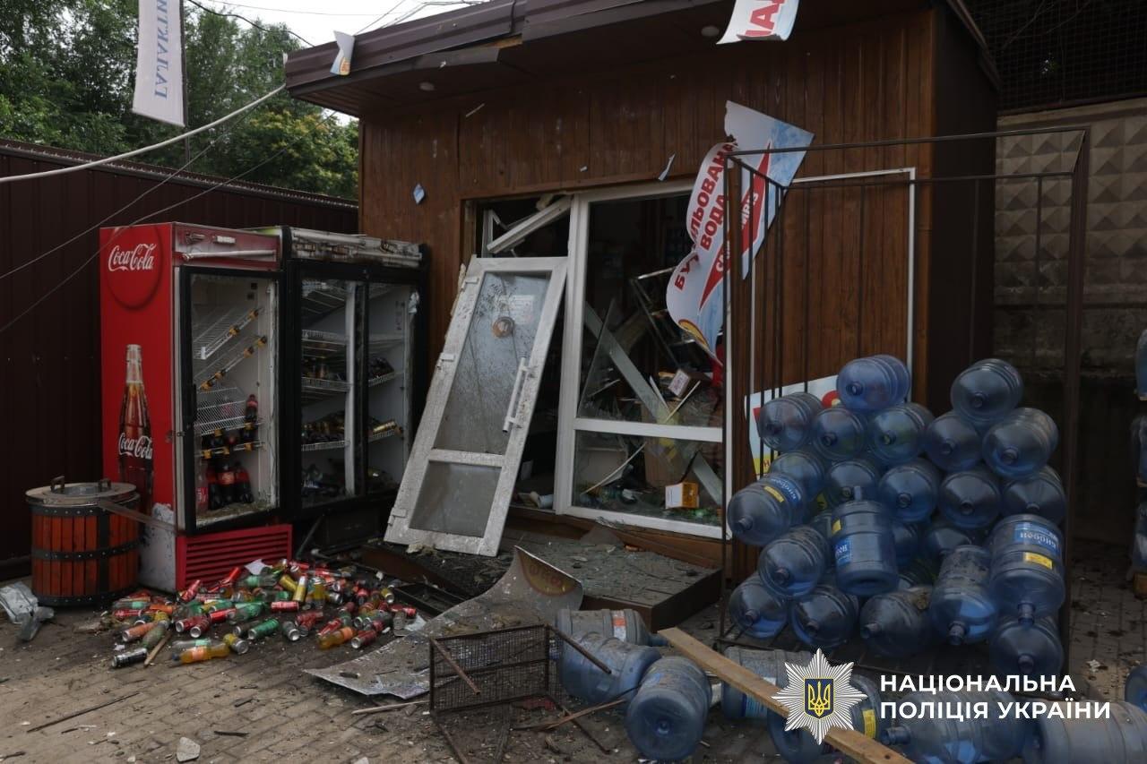 Росіяни скинули три КАБи на Запоріжжя — пошкоджене підприємство, поранено дітей (ФОТО)