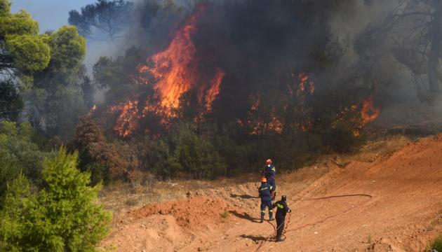 У Греції лісові пожежі забрали життя трьох рятувальників