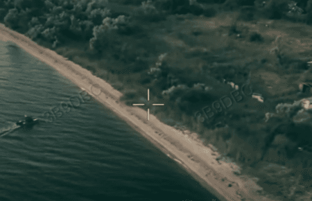 Українські бійці вперше висадили НРК за допомогою керованої морської платформи (ВІДЕО)