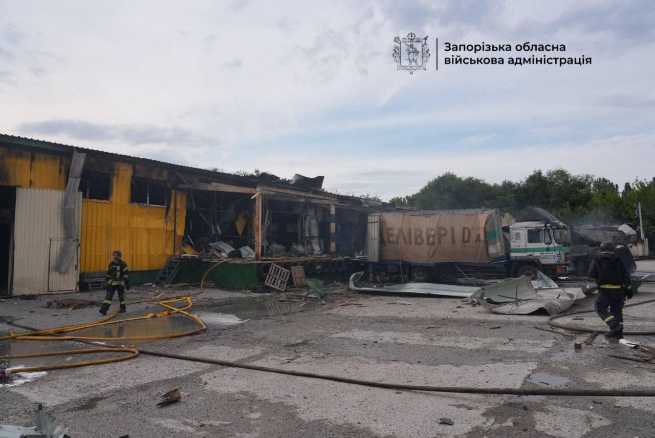 РФ атакувала харчове підприємство в Запоріжжі та будинки в Запорізькому районі (ФОТО)