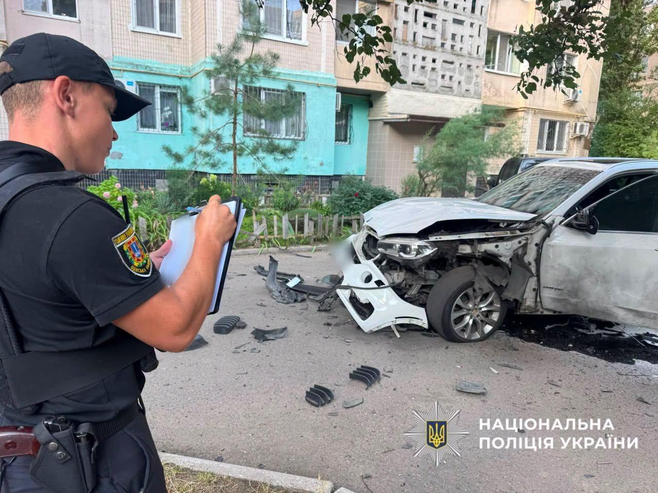 В Одесі вибухнув позашляховик з водієм у середині
