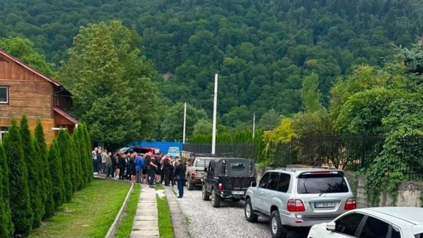 Як джипінг у Карпатах шкодить довкіллю та чи можливо розробити легальні маршрути: пояснює еколог