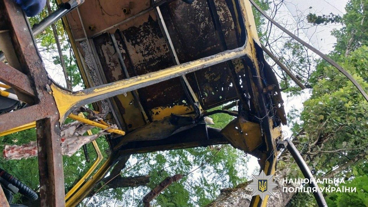 Росіяни атакували маршрутку в центрі Херсона та автомобіль у Дніпровському районі — 2 загиблих, 8 поранених