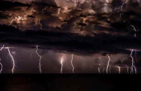 Після аномальної спеки будуть шквали і град: «спокійного» похолодання не буде