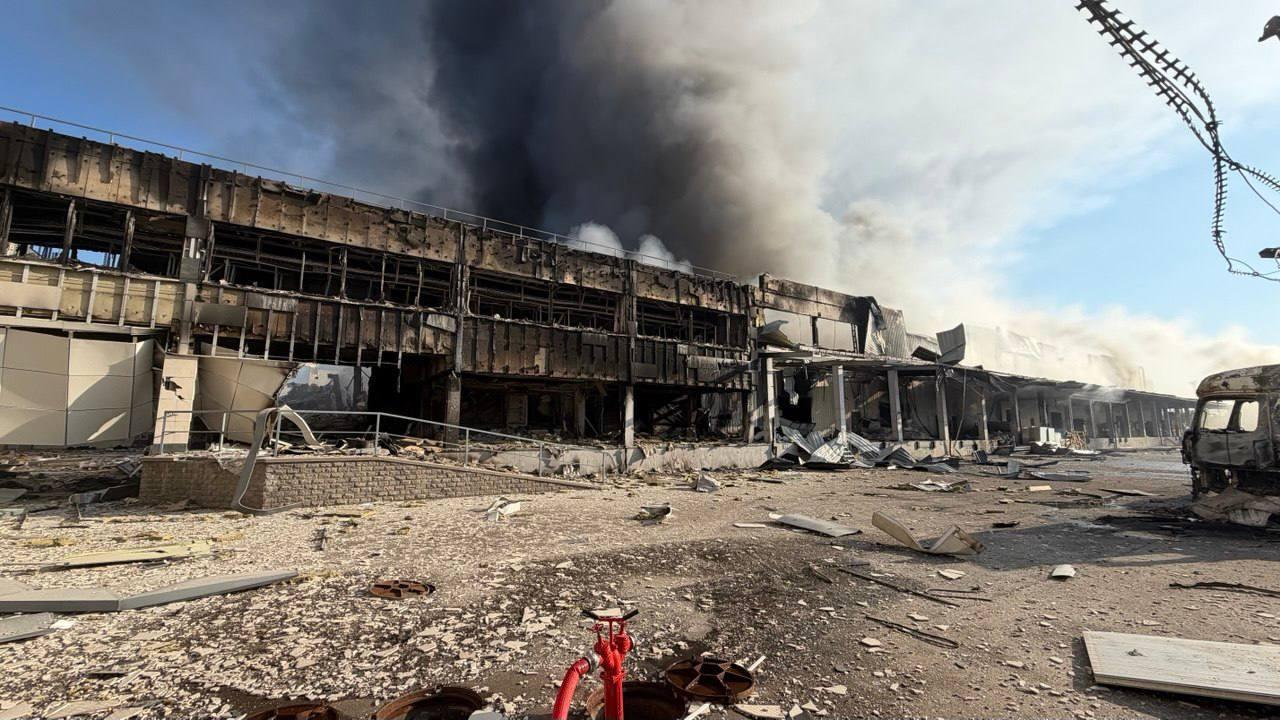 Російський удар знищив склад та офіс мережі магазинів MOYO: що буде з оформленими замовленнями