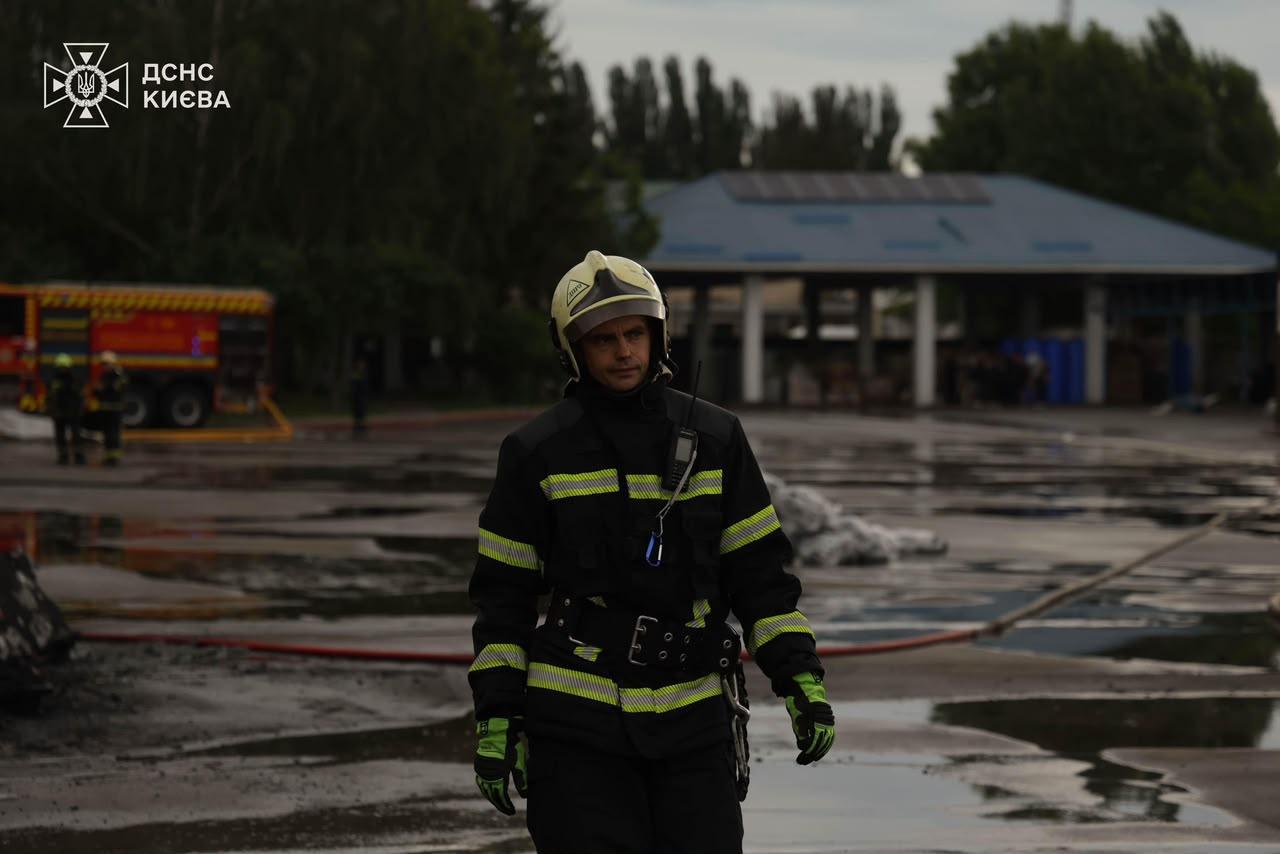 Вибух дрона поблизу газорозподільної станції у Києві: двоє постраждалих