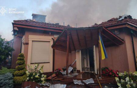 У Бучанському районі російська атака пошкодила будинок, є постраждалі діти