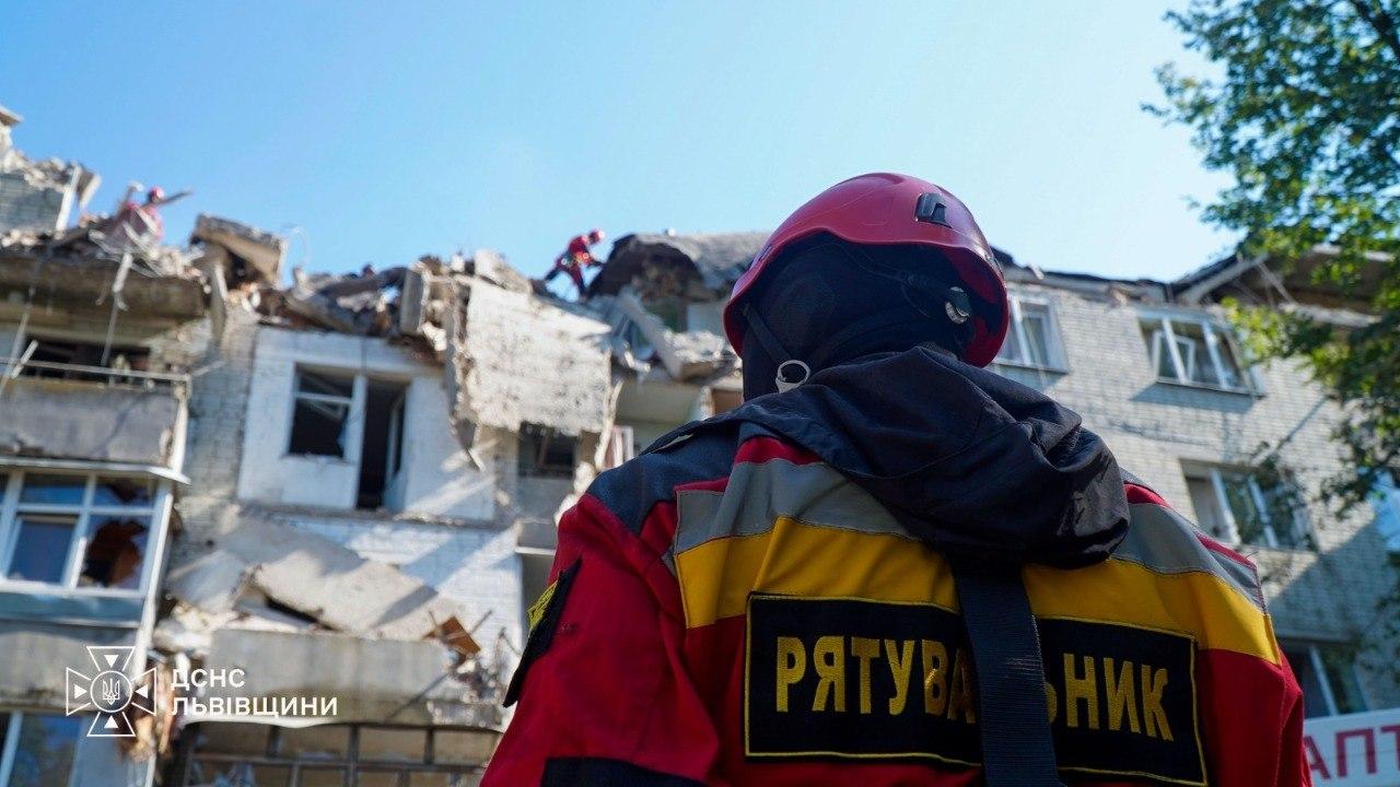 У Львові завершили пошуково-рятувальну операцію на місці ракетного удару