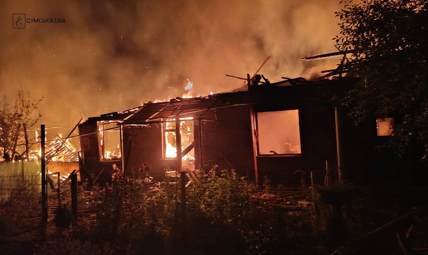 Росіяни вночі вдарили по будинку на Сумщині: вбили маленьку дитину з мамою та ще двох людей