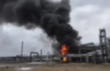 РФ другий день поспіль атакує видобувні об’єкти «Нафтогазу»: здійнялися масштабні пожежі, є руйнування