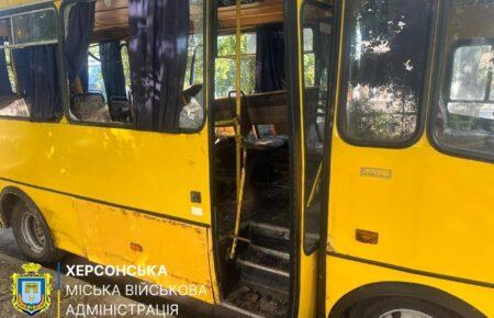 Російський дрон зранку атакував маршрутку в Херсоні, двоє загиблих (ФОТО)
