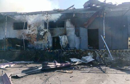 Росіяни реактивним «шахедом» атакували відділення «Нової пошти» на Вінниччині (ФОТО)