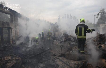 ДСНС: У Києві внаслідок російського обстрілу виникли пожежі у 2 районах, є постраждалі