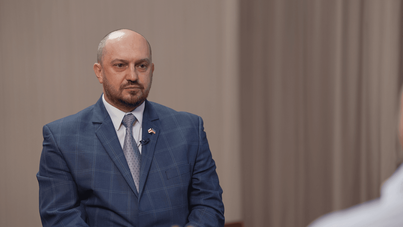 Дипломат пояснив, навіщо Україна тримає контакт з режимом Лукашенка