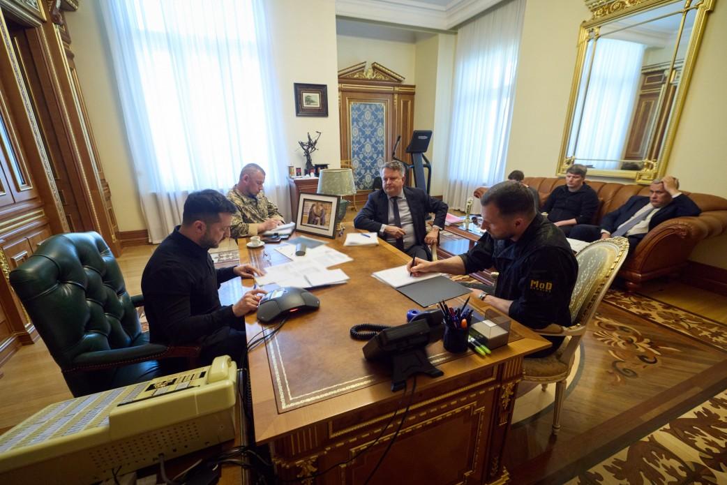 Зеленський та Макрон обговорили можливості для посилення української ППО