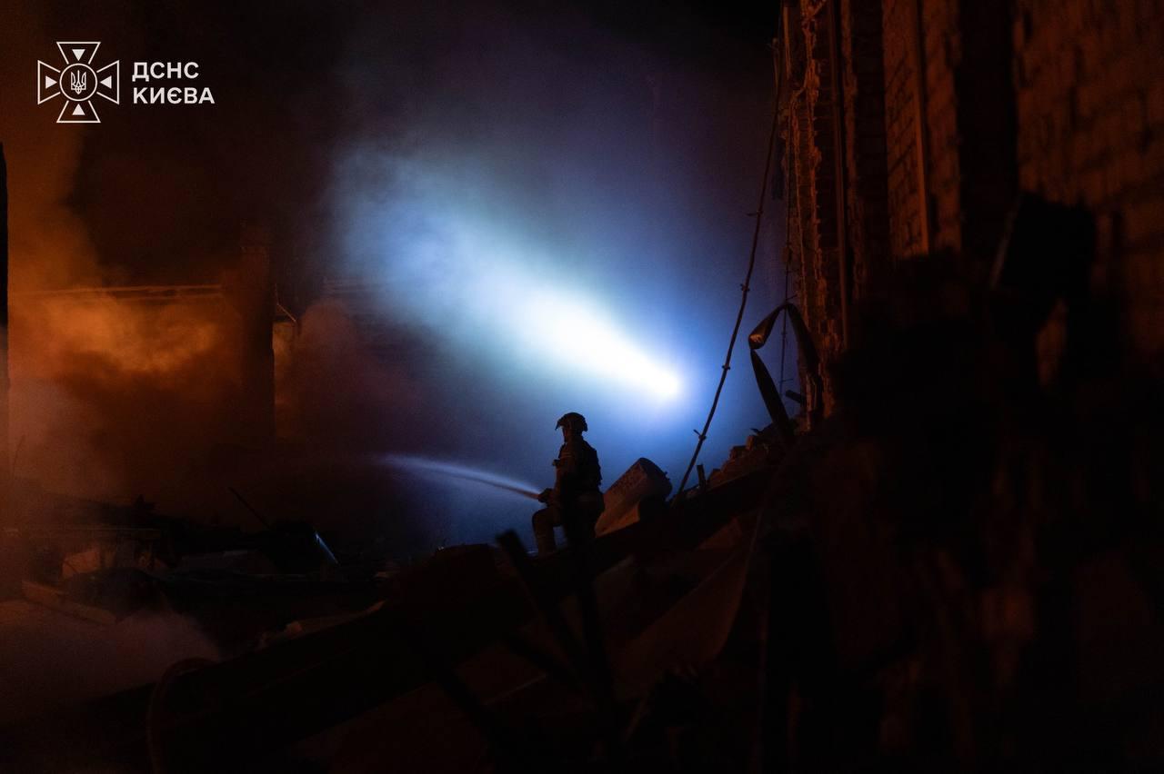 Росіяни влучили у територію дитячої лікарні та складське приміщення в Києві (ФОТО, ВІДЕО)