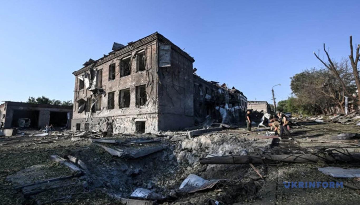 Російський удар зруйнував будівлю Запорізького центру стандартизації, метрології та сертифікації