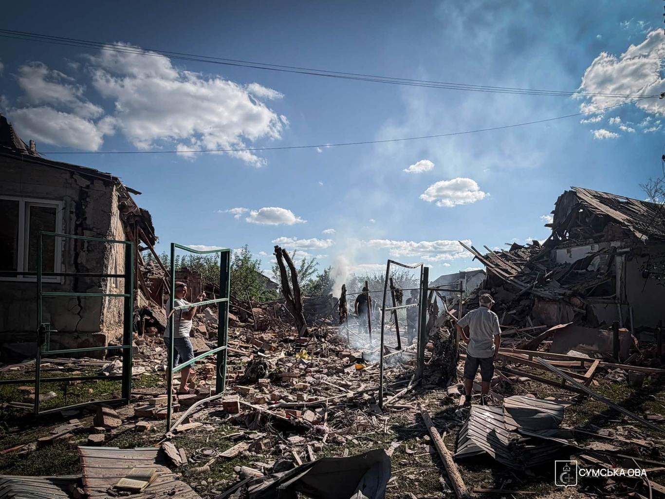Росіяни знову вдарили КАБами по Сумах, є постраждалі