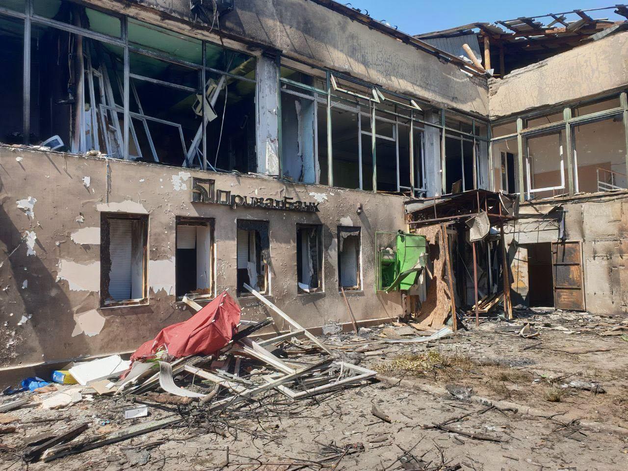 Двоє інкасаторів «ПриватБанку» загинули внаслідок обстрілу росіянами відділення у Дніпрі