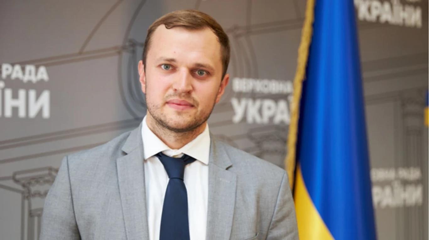 Двоє народних депутатів від «Слуги народу» склали мандати