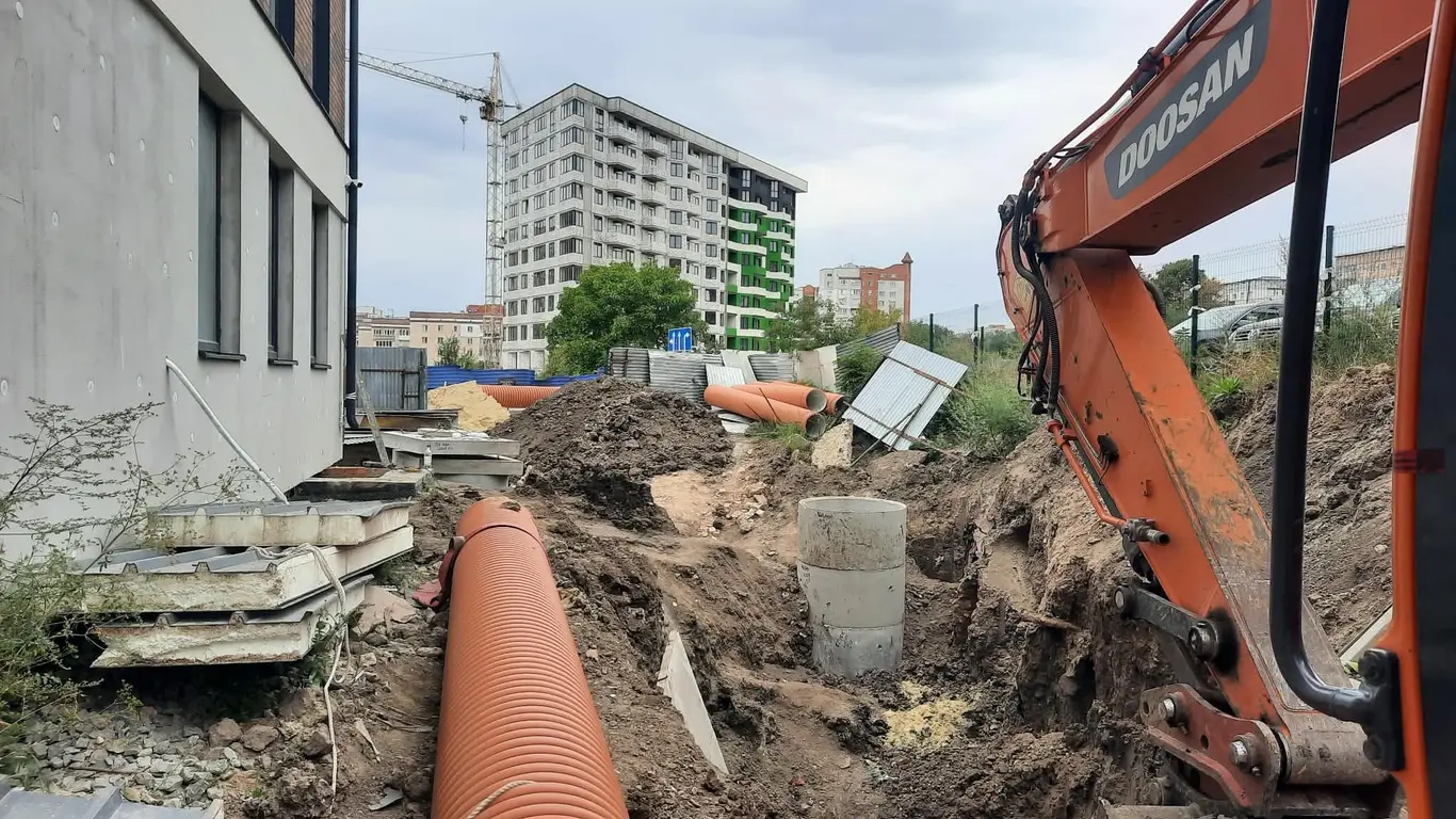 Одним з загиблих через обвал ґрунту в Тернополі виявився неповнолітній: медіа дізнались деталі