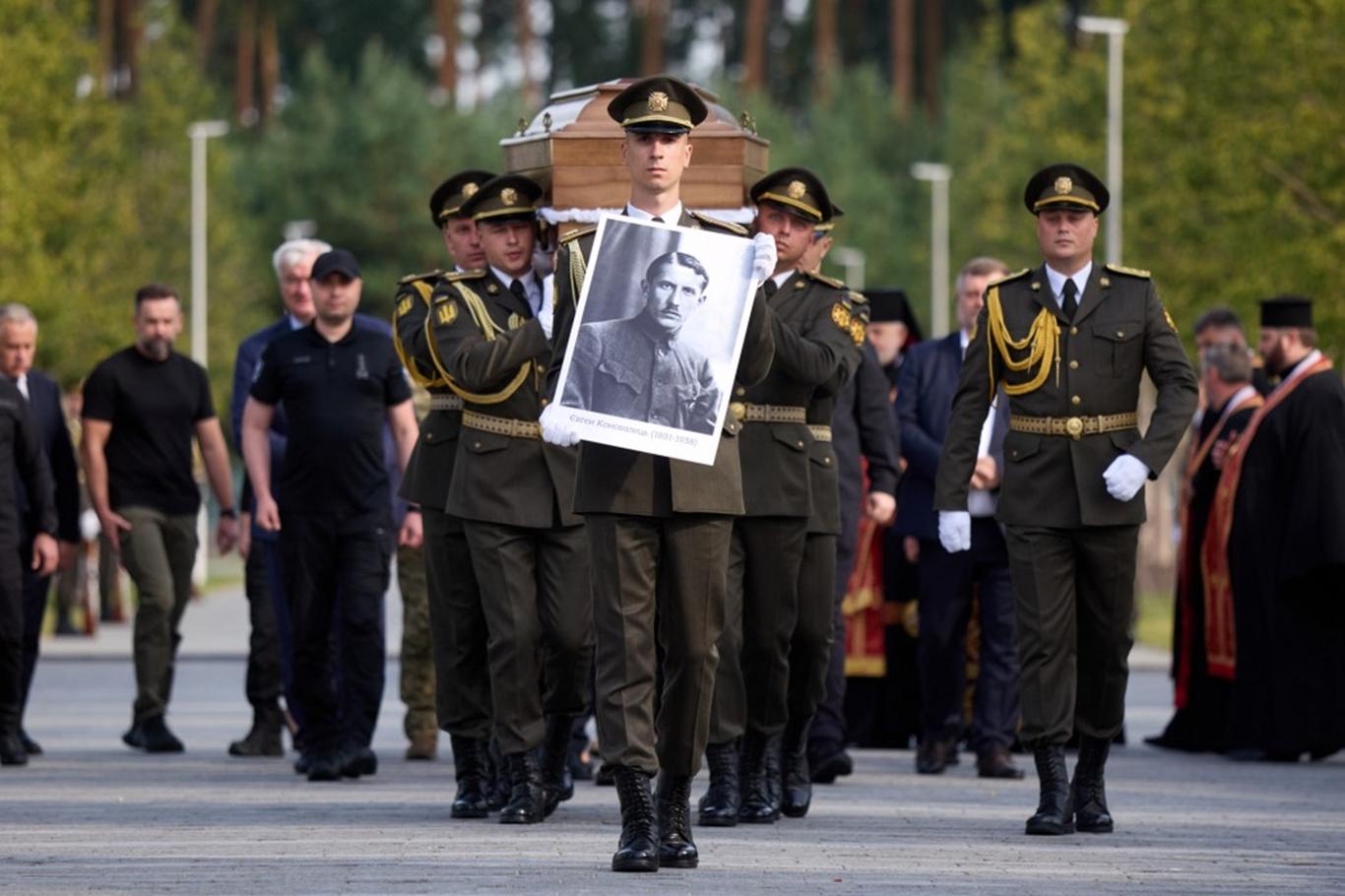Засновника ОУН Євгена Коновальця перепоховали на Національному військовому меморіальному кладовищі (ФОТО, ВІДЕО)