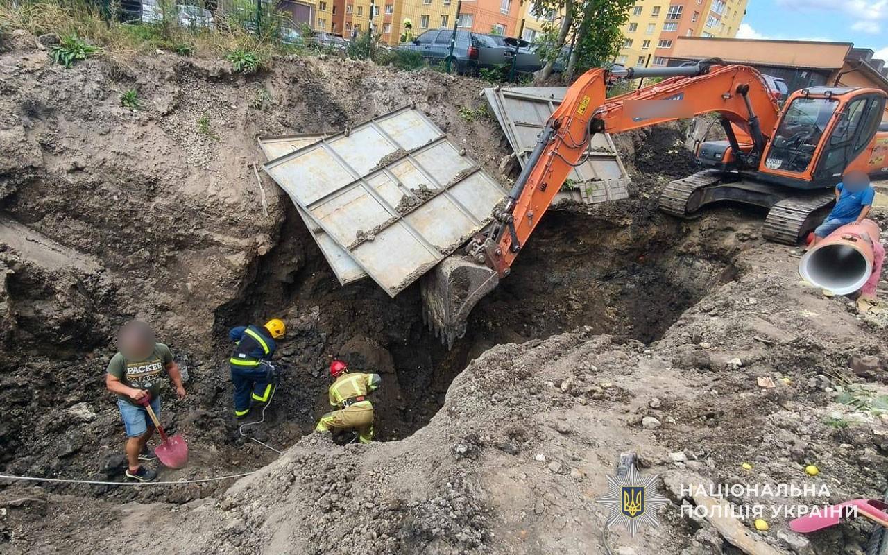 Обвал ґрунту забрав життя двох чоловіків у Тернополі