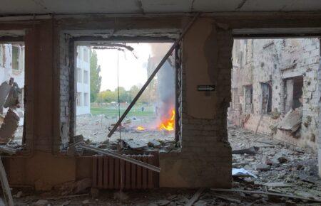 Росіяни вдарили КАБами по школі з дітьми та приватних будинках у Сумах (ФОТО, ВІДЕО)