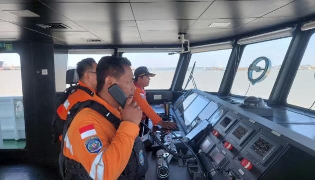 В Індонезії сотні рятувальники шукають 129 пасажирів затонулого судна Virgo Transport 8