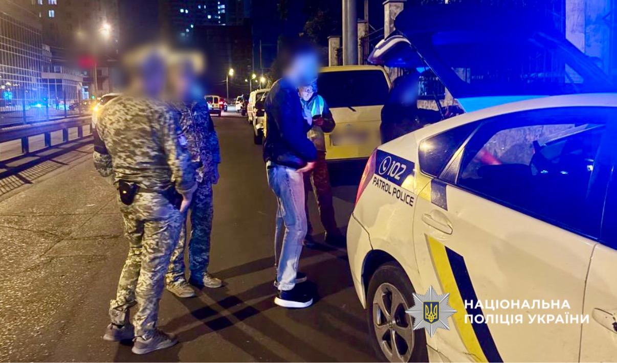 В Одесі сталася ДТП за участю 5 автомобілів: травмовані поліцейські та військові