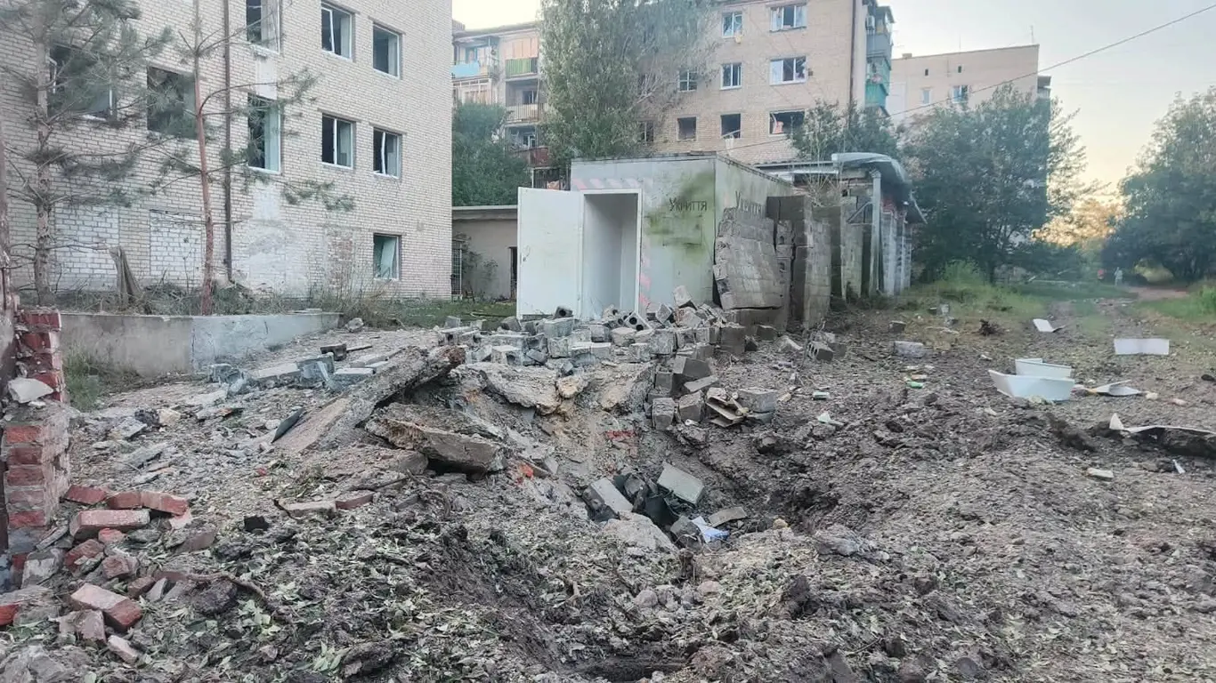 У Слов'янську через російські обстріли пошкоджено підприємство та котельню, поранено чоловіка