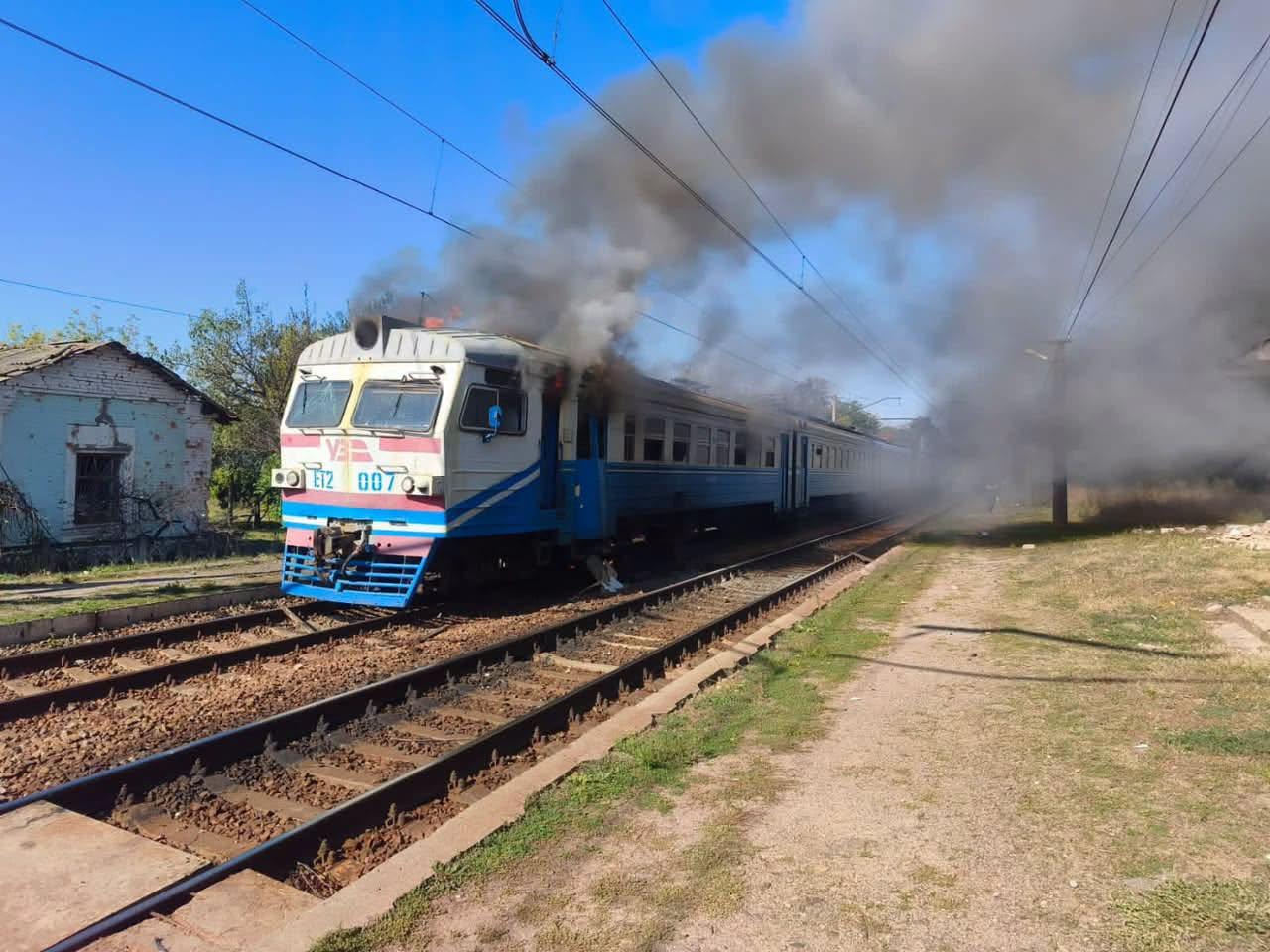 Росіяни вдарили по приміському потягу на Харківщині