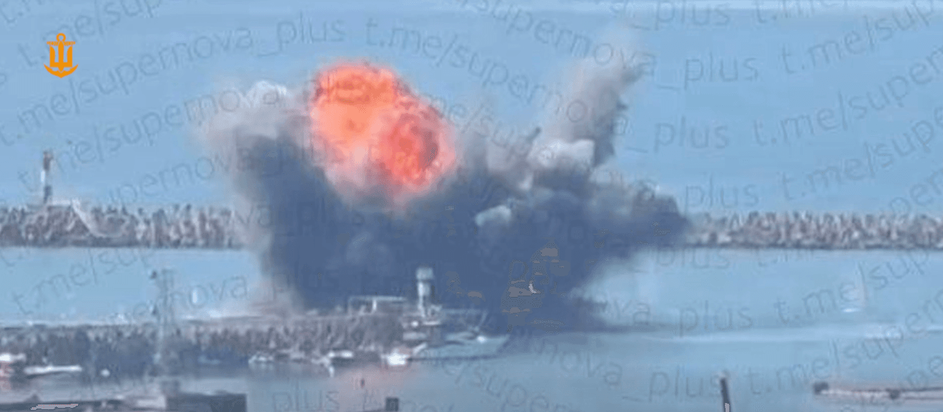 ВМС ЗСУ уразили в порту Сочі російське судно Nefrit (ВІДЕО)