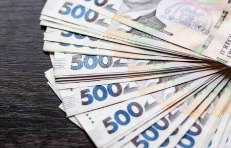 Зарплати й пенсії під ризиком? Економіст пояснив, де Україні взяти $15 млрд