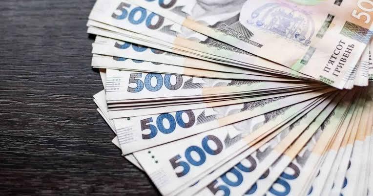 Зарплати й пенсії під ризиком? Економіст пояснив, де Україні взяти $15 млрд