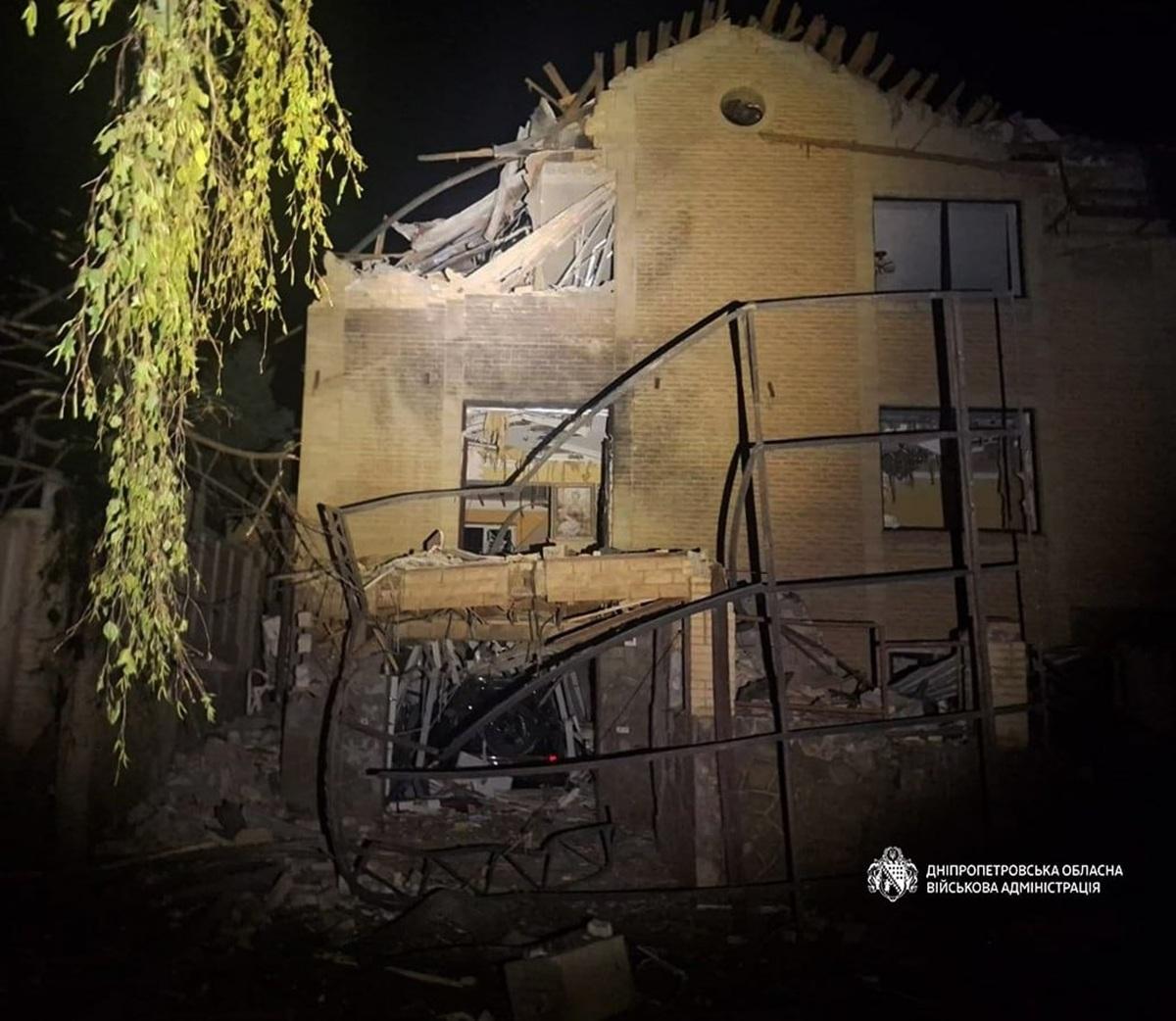 Внаслідок нічних обстрілів Дніпропетровщини поранення отримали вісім людей