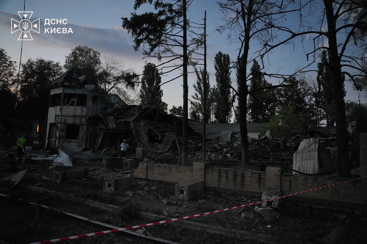 Росіяни атакували Київ та область дронами та ракетами, є загиблі (ФОТО)