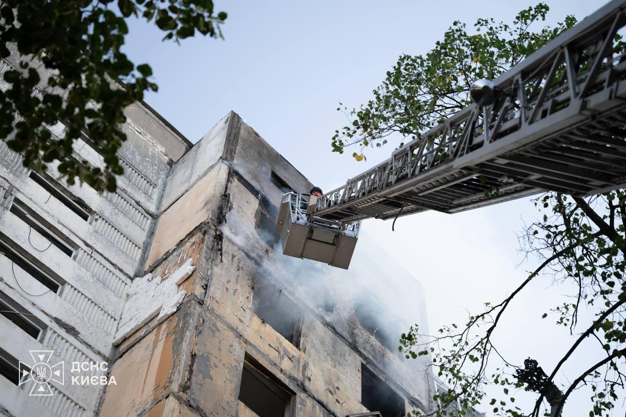 У Києві через падіння уламків дронів постраждали 14 людей