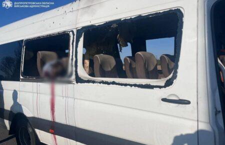 На Нікопольщині ворожий безпілотник вдарив по автобусу: є загиблі та поранені