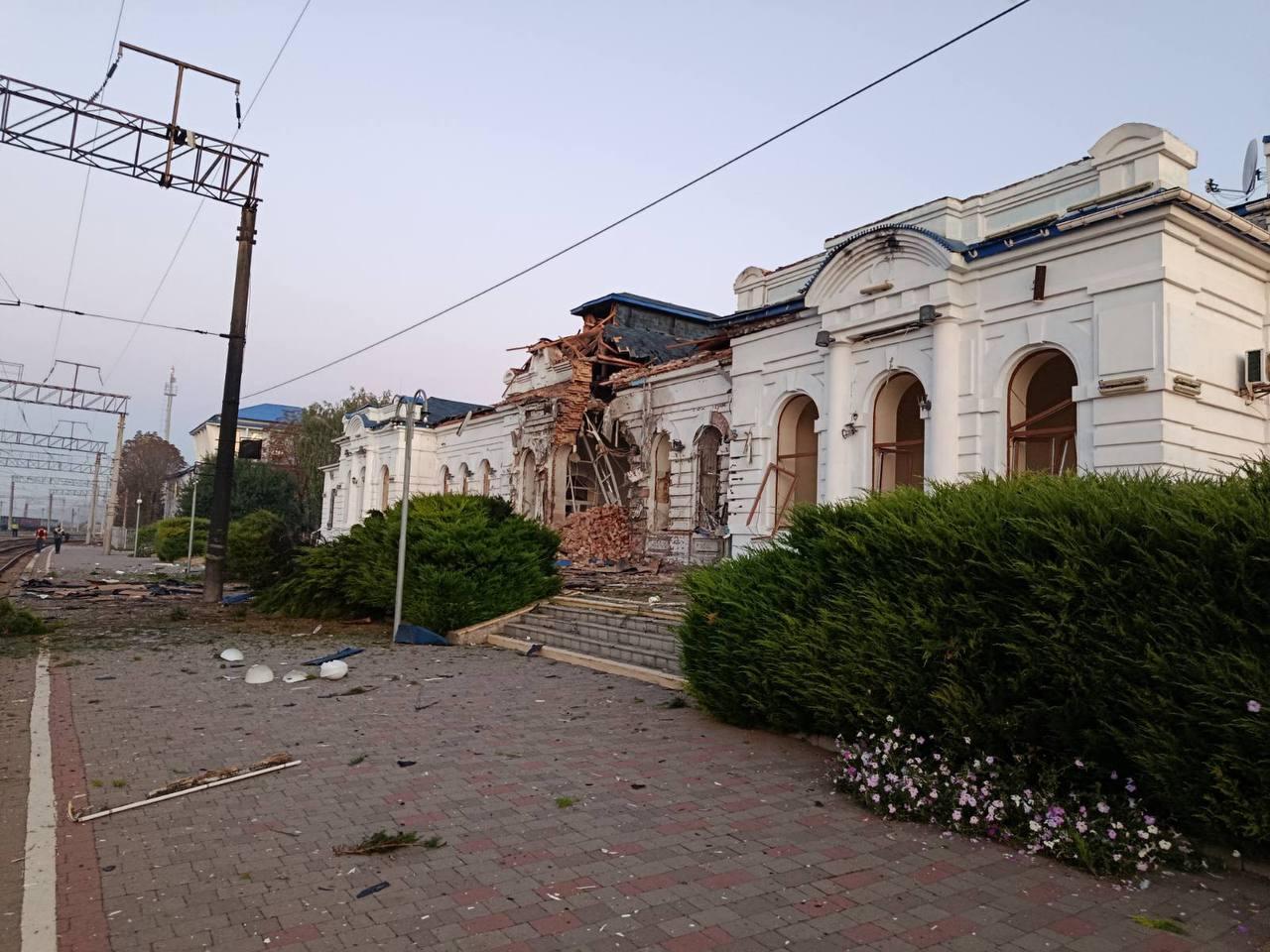 На Харківщині російський безпілотник пошкодив будівлю вокзалу